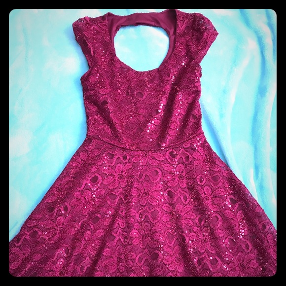 Burgundy floral lace dress with sequins - Picture 1 of 4